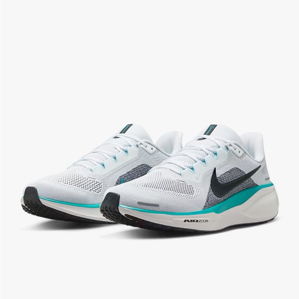 Mens Nike Pegasus running shoes size 11.5